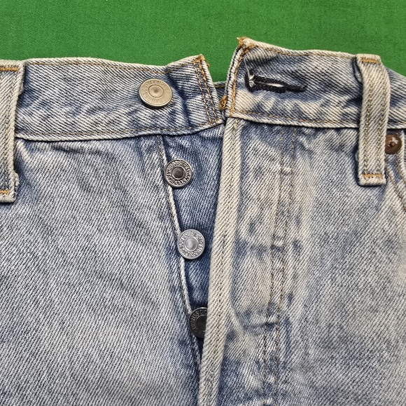 Levi's  501 Women Distressed Denim Shorts Waist 28 - Picture 3 of 8